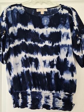 Michael Kors Navy and White Tie-Dye Short Sleeve Blouse